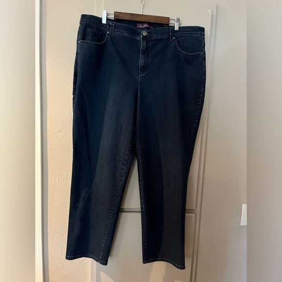 Amanda Jeans - Picture 1 of 4